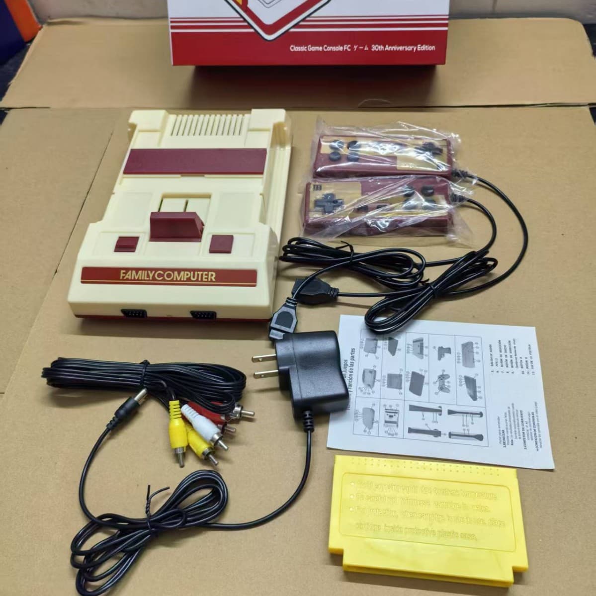 Cross-border NES Classic Retro TV Game Console Famicom G105-AV Standard Definition FC Game with Yellow Cartridge Two-Player