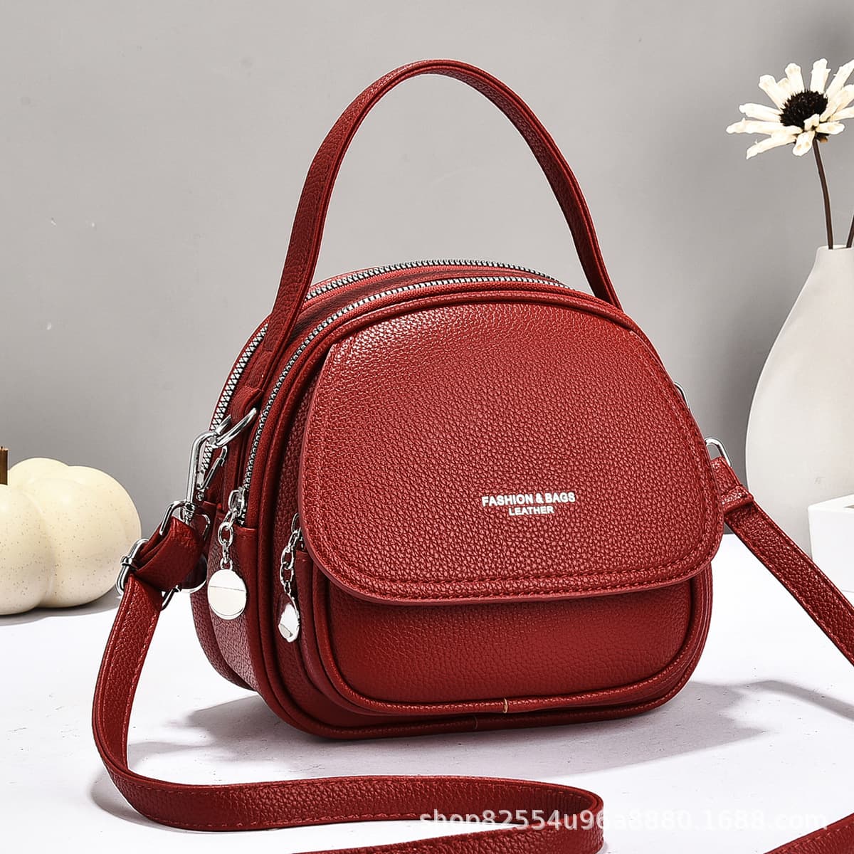Women's Handbag 2026 New Trend Casual Niche Design Fashionable Shoulder Bag Commuter Crossbody Small Square Bag