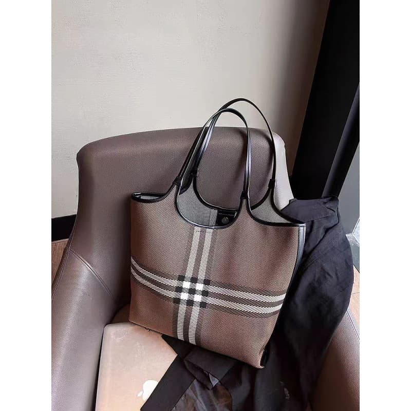 Women's 2025 Fall/Winter New Fashion Plaid Tote Bag Large Capacity Shoulder Bag Niche Design Commuter Bag