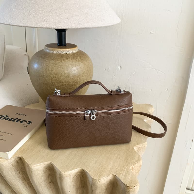 Fashionable casual personality single shoulder crossbody bag with simple texture new style bag 2026 winter niche women's small square bag