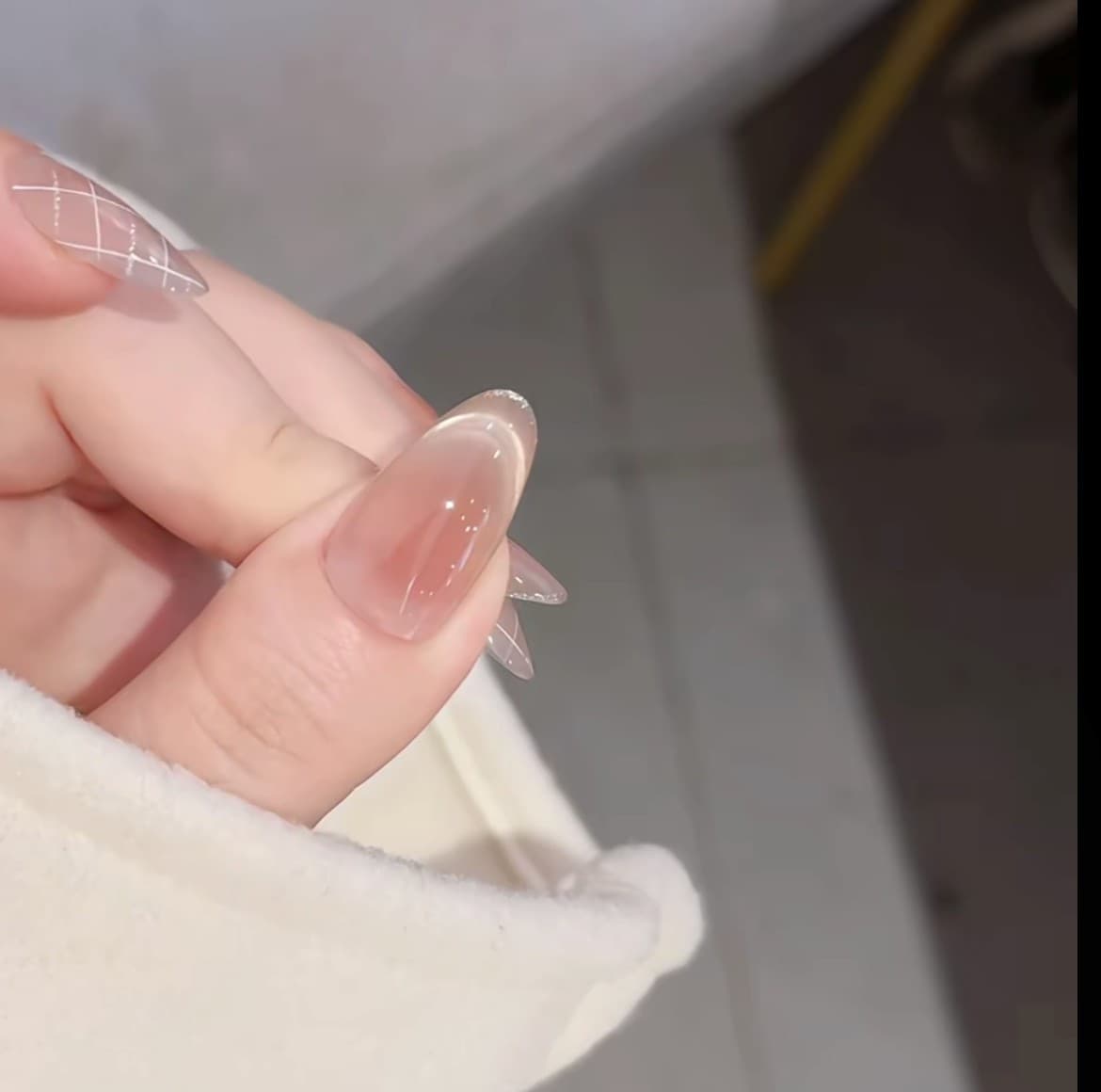 Shimmer Milk Tea Plaid Cat Eye Press-On Nails High-End Nude Minimalist Nail Tips Light Luxury Style Elegant False Nails Wholesale