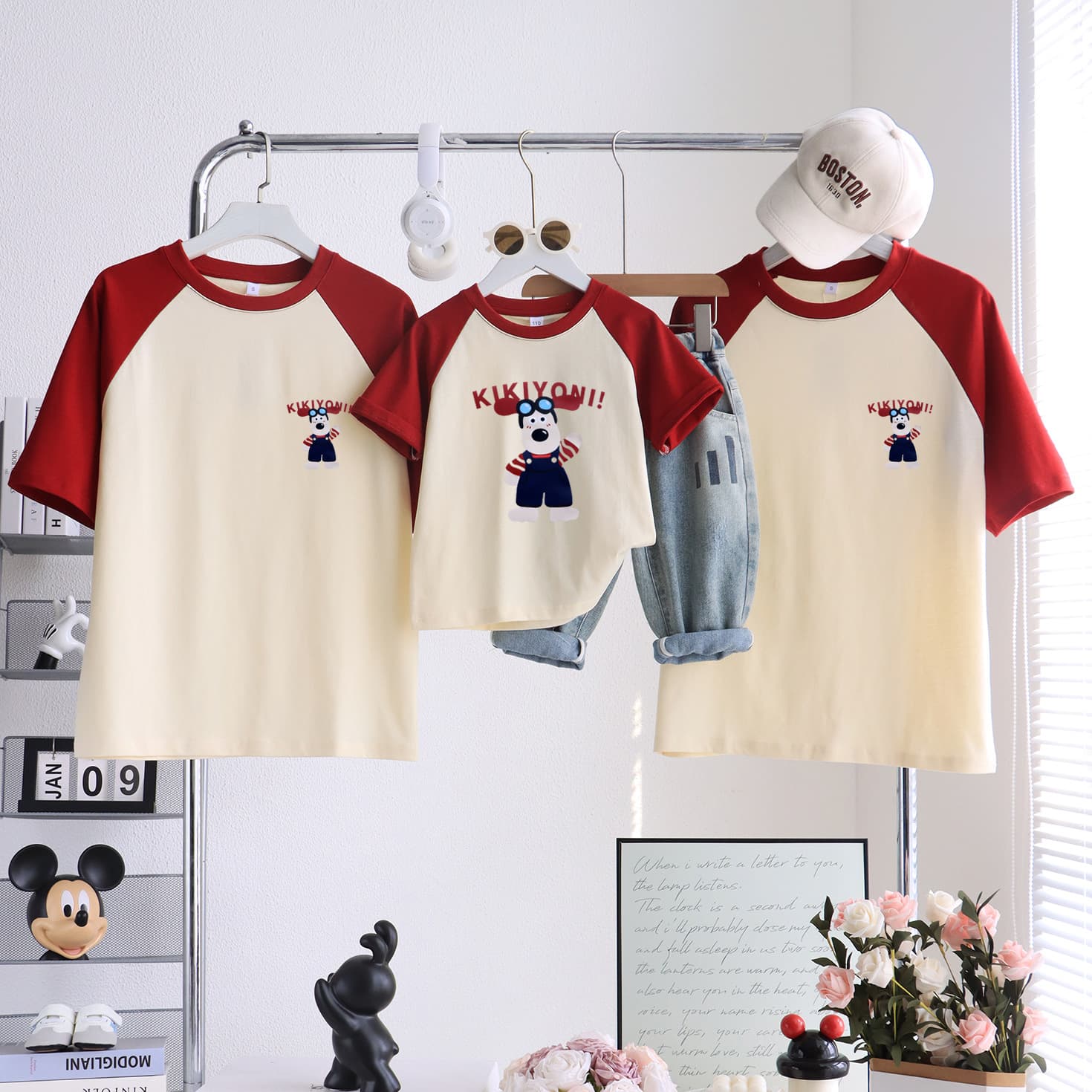 Family-style Korean-style short-sleeved T-shirts for three or four babies, perfect for summer 2025.