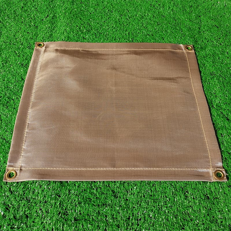 Golden barbecue fire blanket 0.5mm/1mm customizable with holes, camping fireproof mat, heat-resistant up to 550°C, silicone coated.