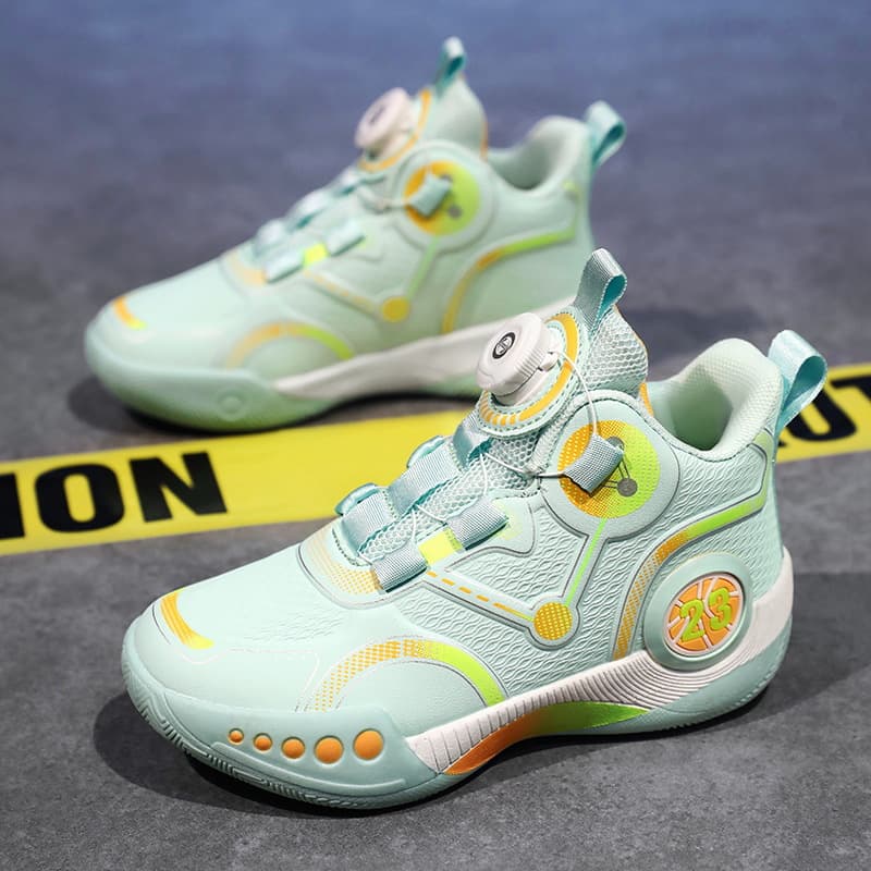 Children's basketball shoes make friction noise. Boys' actual four-season models are mesh leather and velvet cotton sneakers for middle and large children.