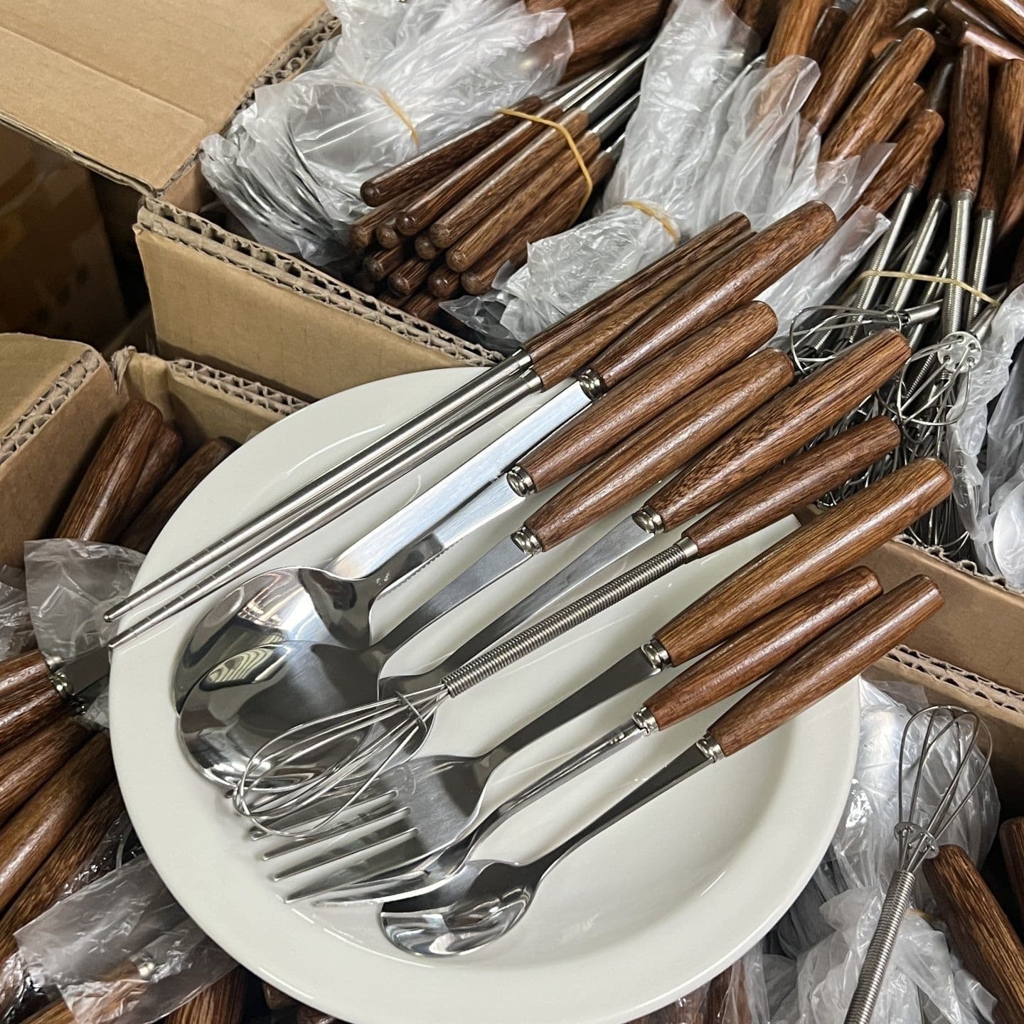 Korean-style chicken wing cutlery with wooden handles, Western restaurant cutlery, 304 stainless steel, retro style, unique Italian pasta fork.