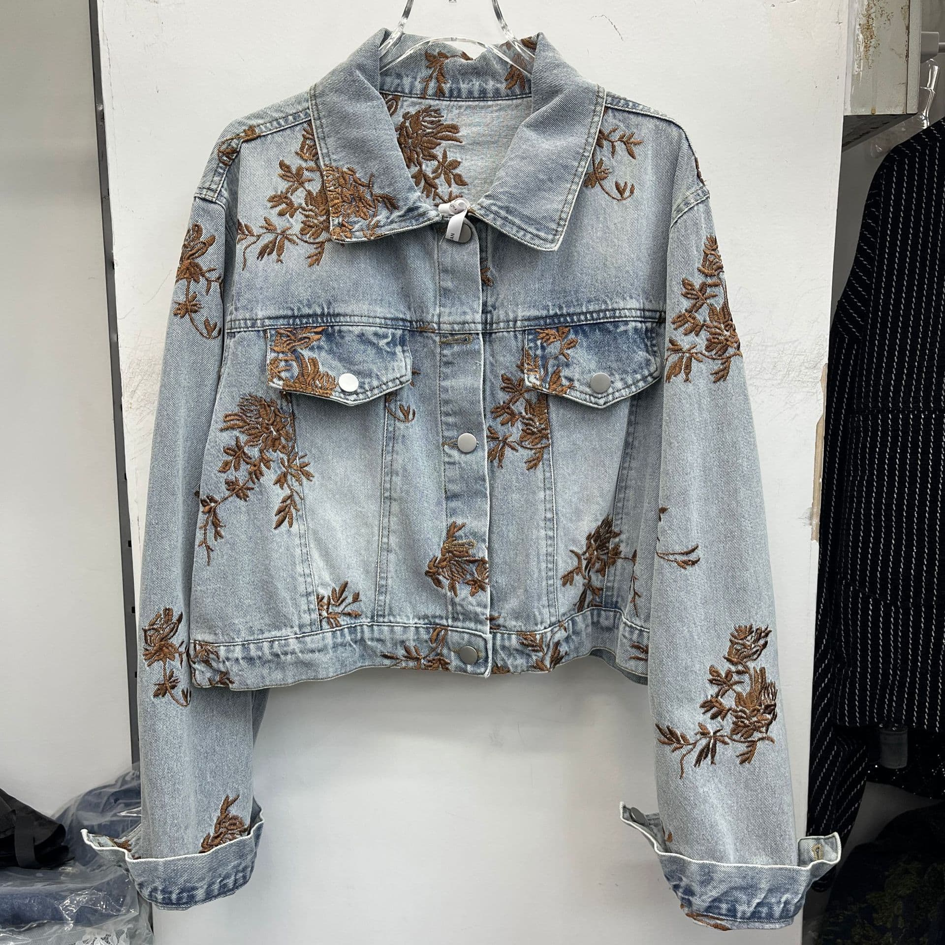 Heavy-Duty Embroidery Premium Lapel Denim Jacket European Spring 2026 New Trendy Slim-Fit Top Outerwear