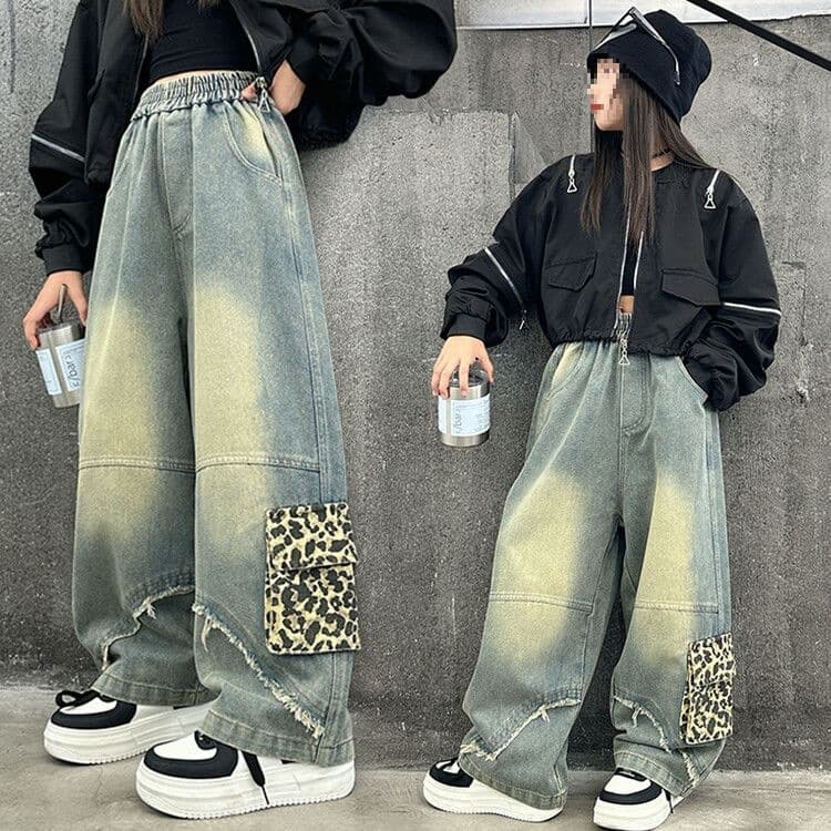 Girls' denim jeans, spring/autumn 2025 new style, retro leopard print, large pockets, wide-leg pants, children's distressed pants, fashionable.
