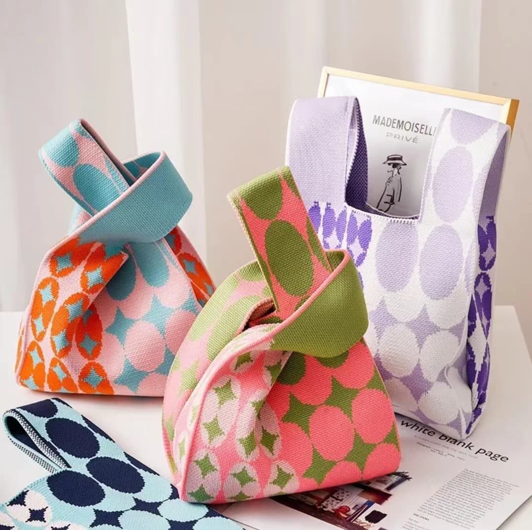 Cute Korean-style multi-functional tote bag, perfect for spring commuting; cartoon multi-functional bucket knit bag.
