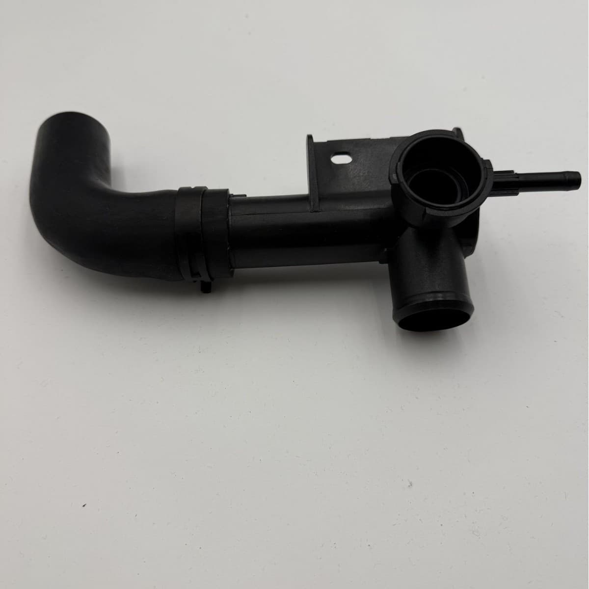 Suitable for 21517-4KH5A automotive water connector