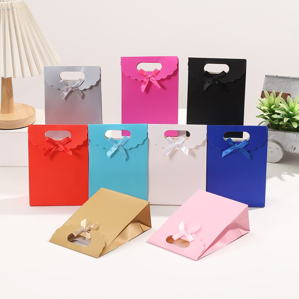 Solid white cardboard bags, dopamine-colored gift bags, large-capacity gift packaging bags, logo-printed tote bags.