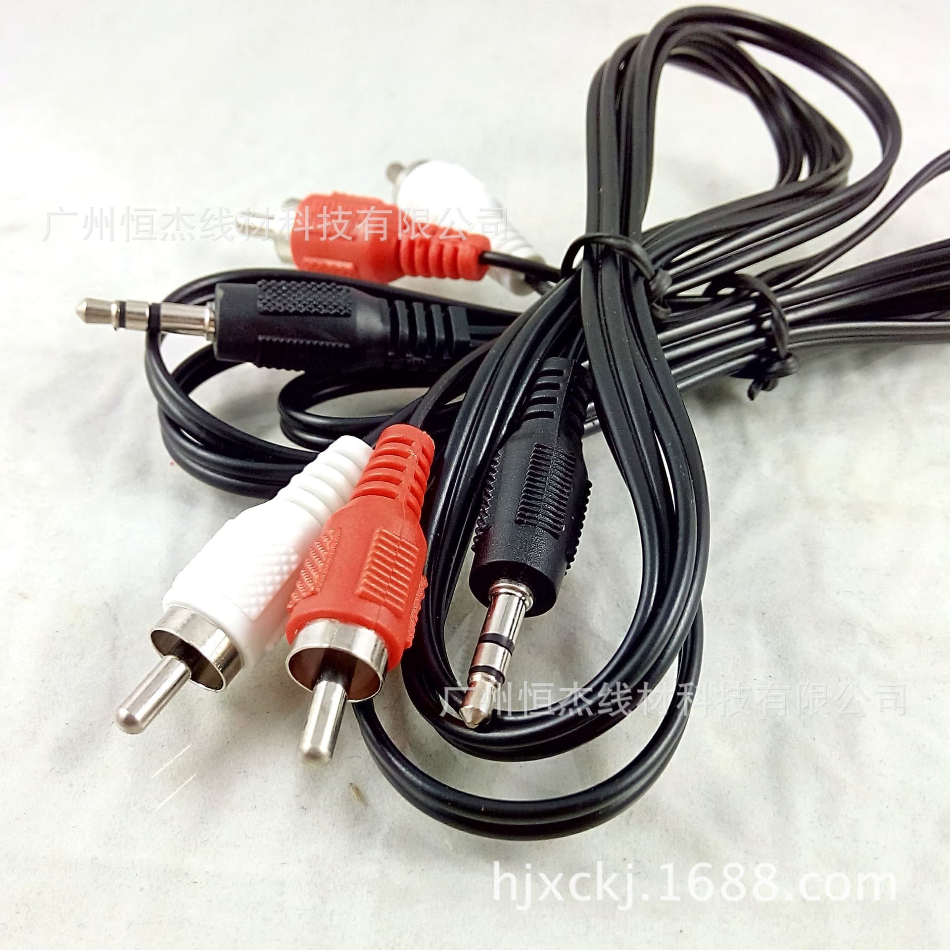 Thickened 3.5mm to dual RCA speaker cable, 1-to-2 signal cable, 1-to-2 splitter.