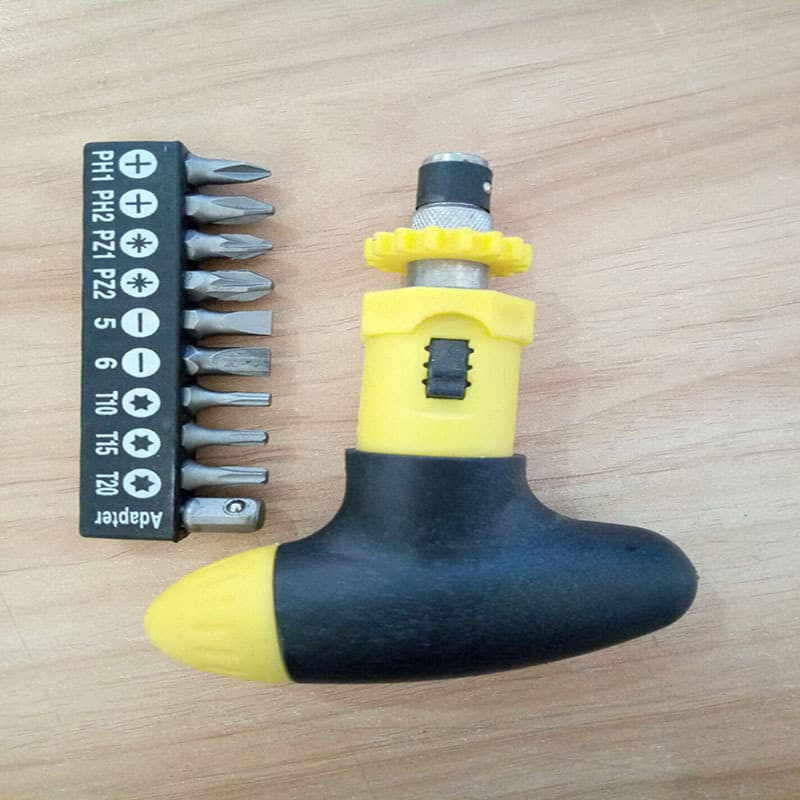 Wholesale 6-in-1 T-type ratchet screwdriver set with Phillips head bits and manual tools.
