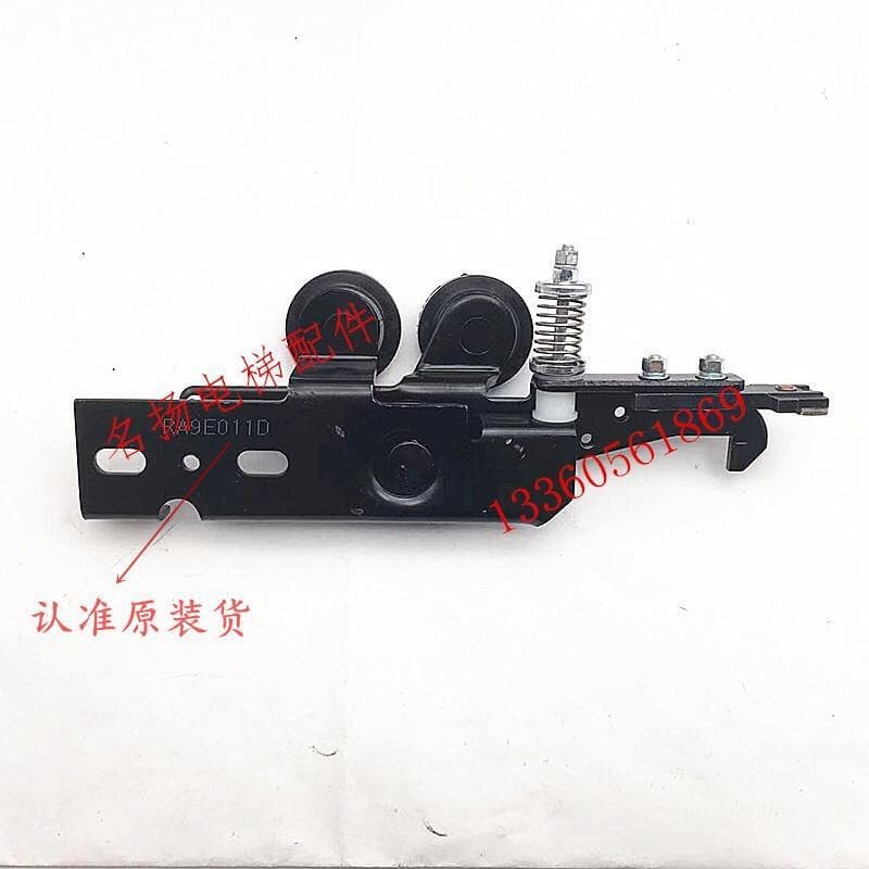 Hitachi elevator hall floor door main lock hook MKG-161-15 new lock hook Shenling door lock hook door ball wheel device.