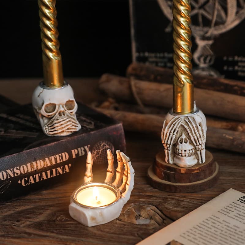European Style Skull Hand Creative Candle Holder Ornament Halloween Decoration Haunted House Scene Candle Photo Prop