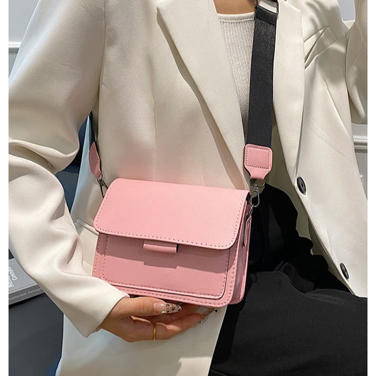 Korean-style small square bag, spring and summer retro trendy solid color Hong Kong style crossbody bag with wide shoulder strap, fashionable single-shoulder bag for women