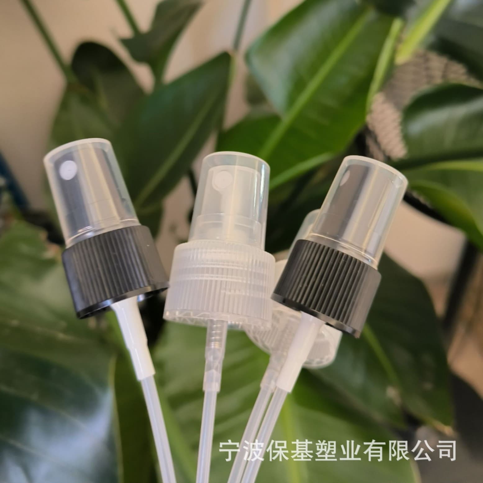 Factory direct 18/20/24/28-thread small spray heads for disinfectants, cosmetics, and floral water misters.