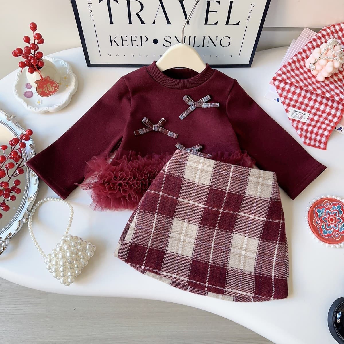 Korean girls winter suit New Year's children's clothing new style plus velvet style New Year's greetings clothing girl's skirt two-piece set wholesale