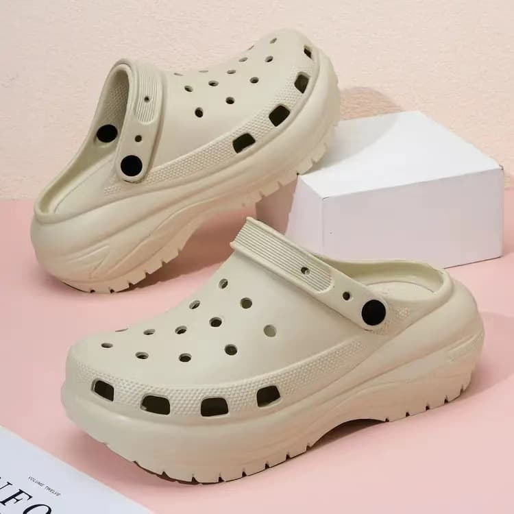 Summer New Thick-Sole Perforated Shoes for Women, Height-Increasing Fashion Outdoor Wear, Soft-Step Sandals, Versatile Lazy Slippers