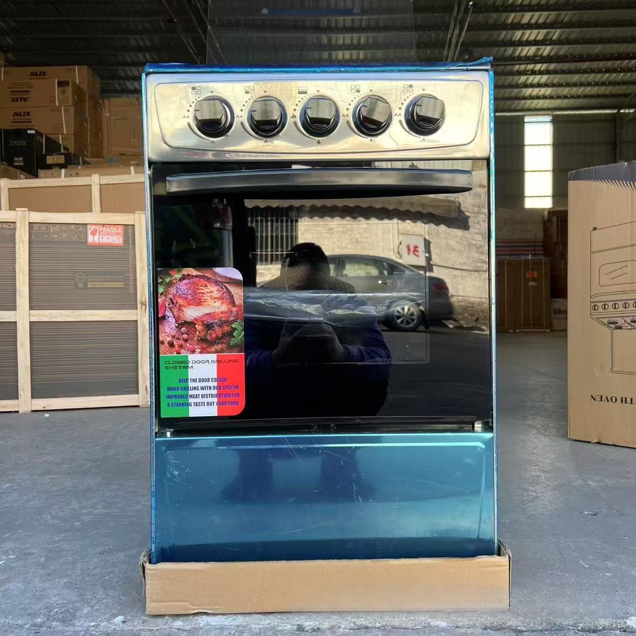 Foreign trade direct sales of freestanding kitchen 4-burner stainless steel oven and gas stove with automatic ignition.