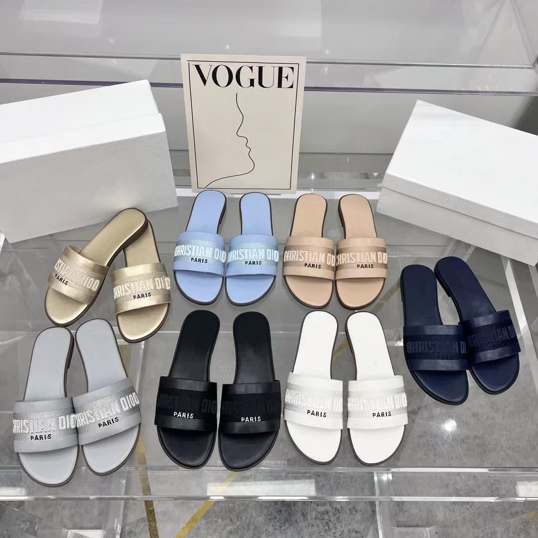 D 2026 Summer Embroidered Flat One-Strap Slide Sandals with Lettering, Anti-Slip, Outdoor & Indoor Wear, Classic Beach & Couple Slippers