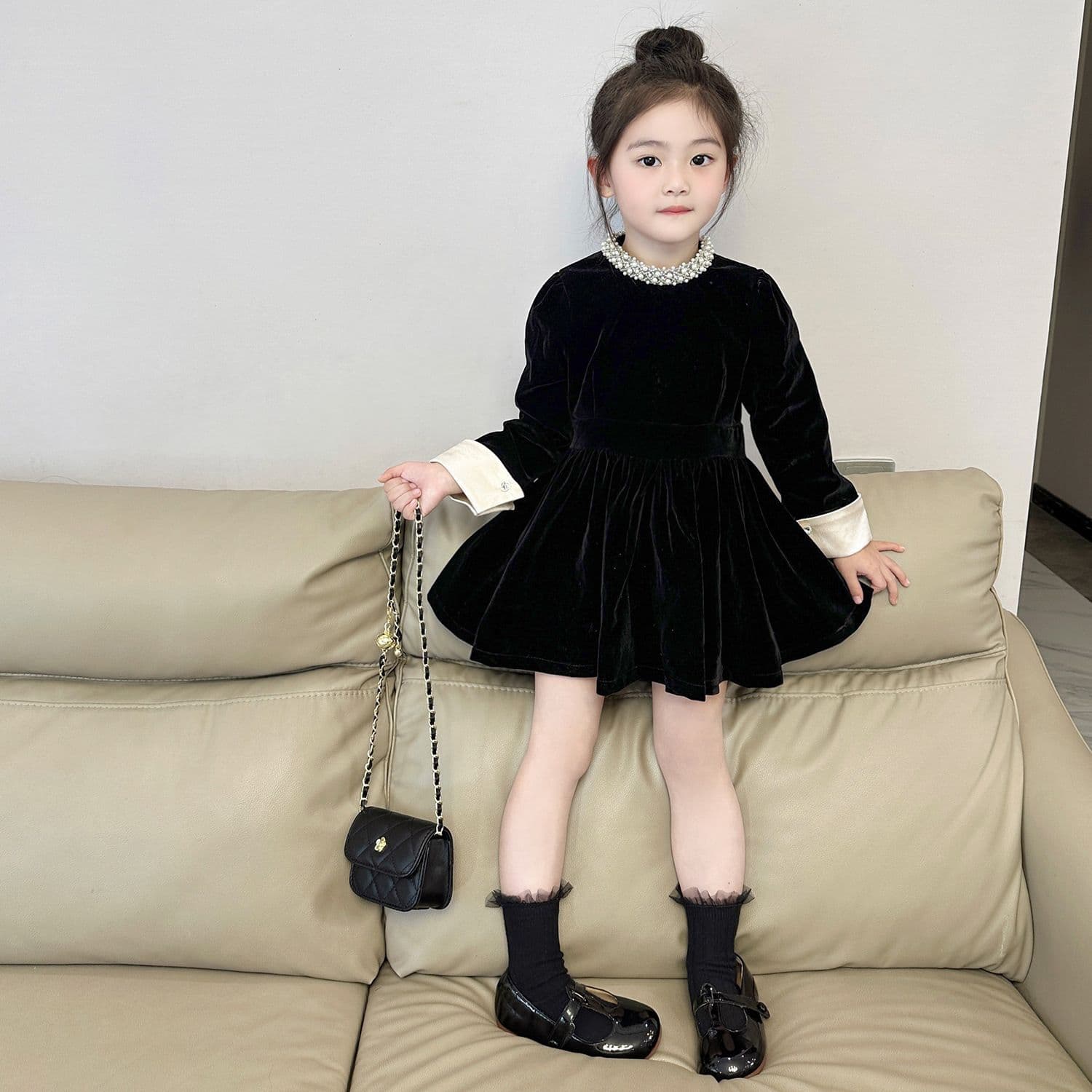 Autumn/Winter Velvet Little Black Dress, Chanel-Style Pearl Collar, Lined Girls' Princess Dress, Class A Children's Clothing