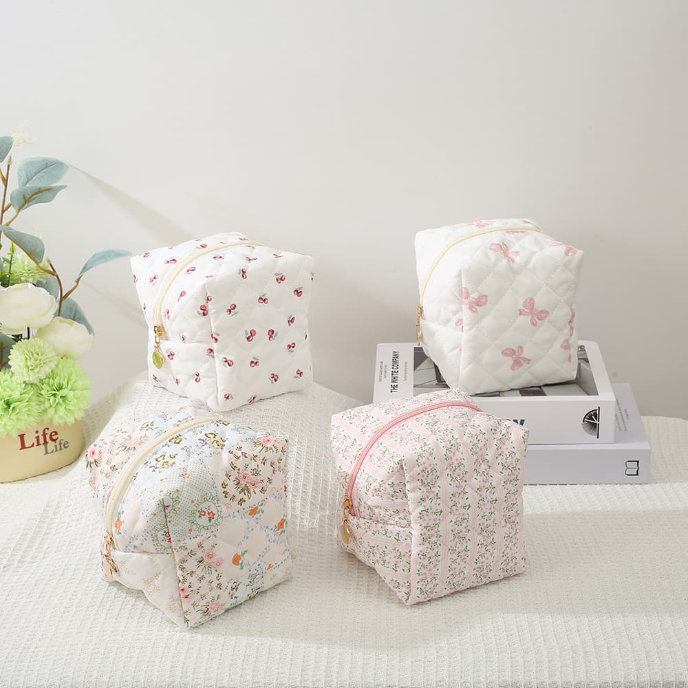 Cross-border Floral Quilted Makeup Bag Ins Cute 3D Padded Clutch Small Square Bag Travel Storage Toiletry Pouch