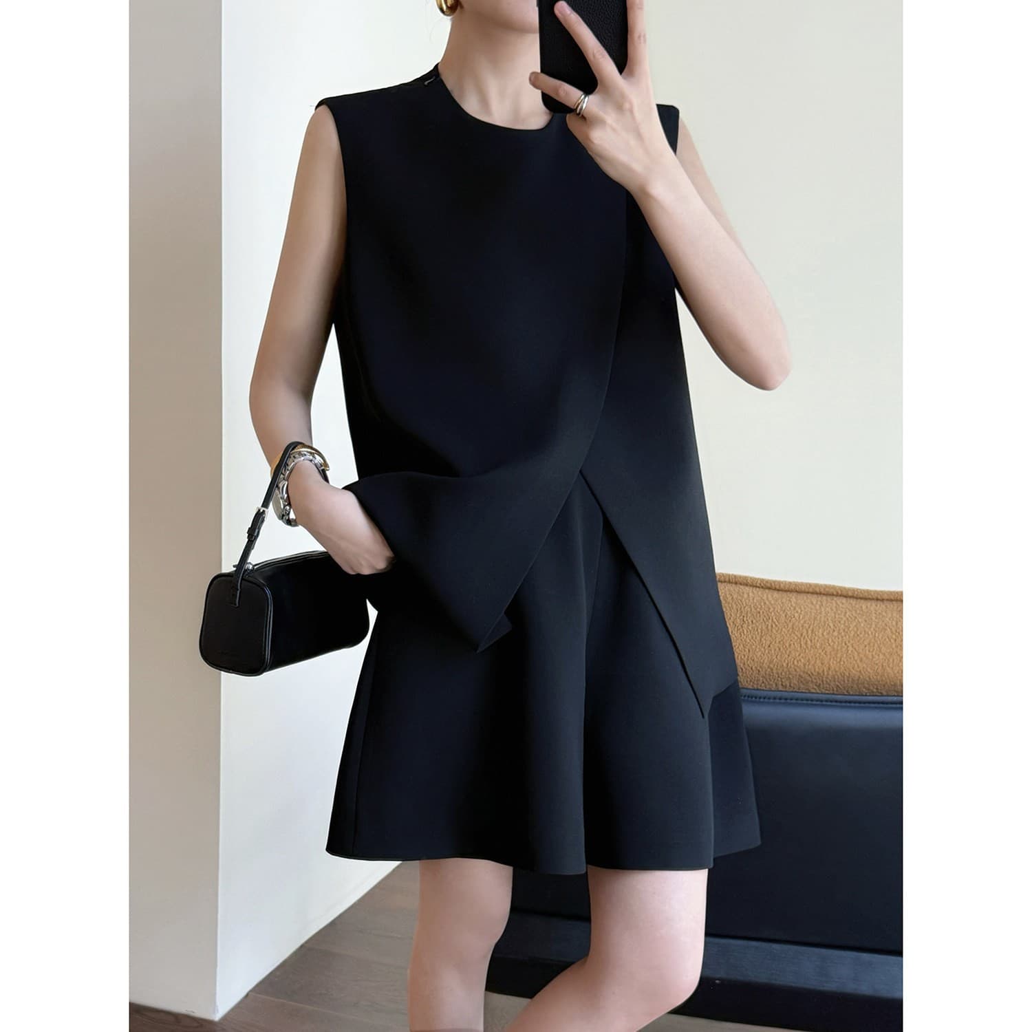 WANGER Captures the essence of Clean fit! Acetate minimalist slit top + high-waist A-line shorts set for women