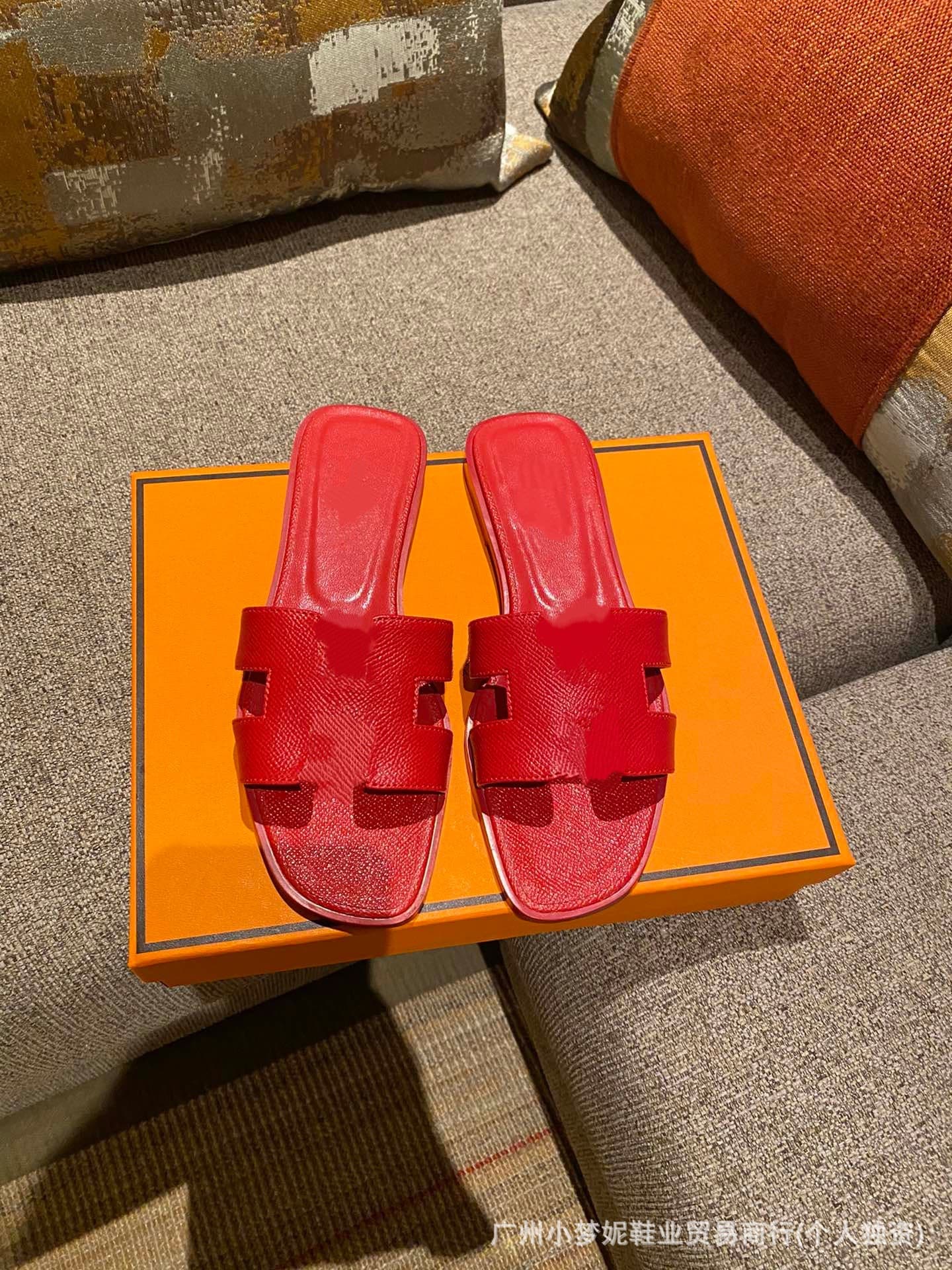 High-End H-Style Sheep Grain Slippers, Flat, Fashionable, Versatile Women's Shoes, One-Strap Beach Sandals, Factory Stock Wholesale