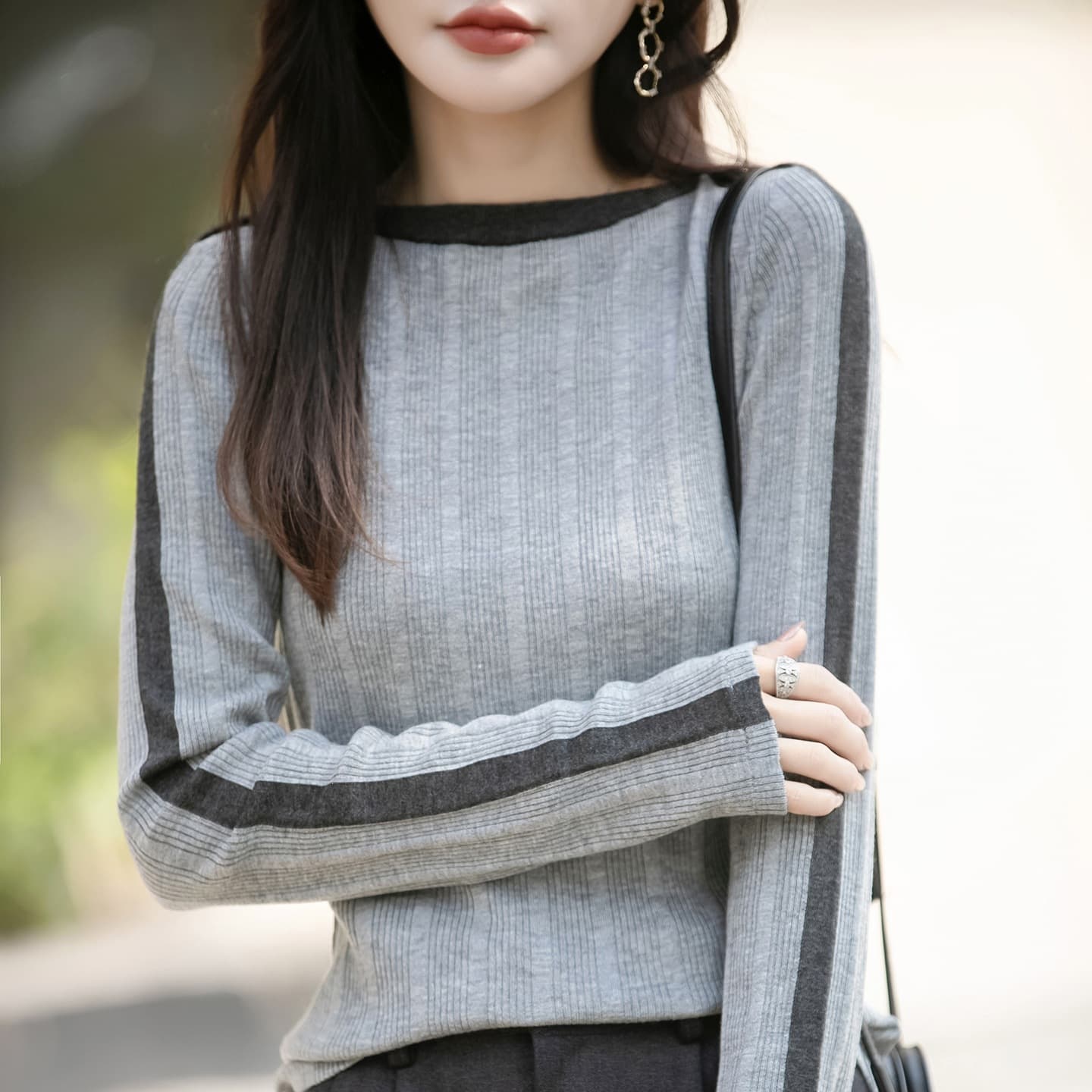 French Contrast Color One-Shoulder Knit Sweater for Women, Worsted Wool Color Block Slim Fit, High-End Look Base Layer Sweater