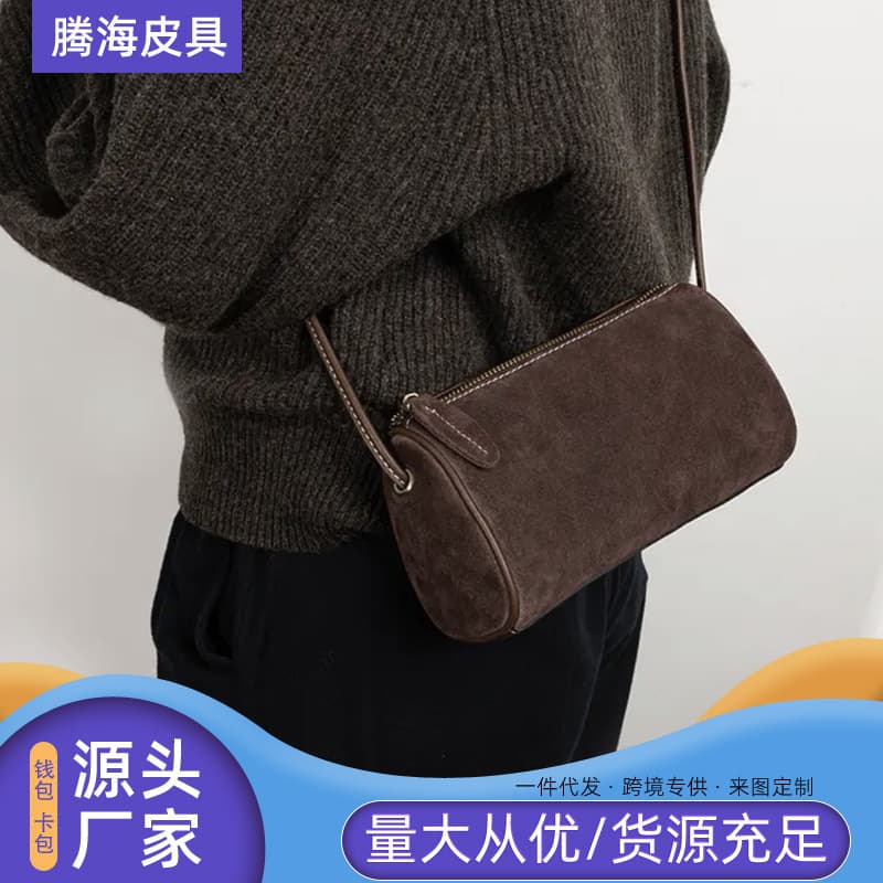 2025 New Niche Simple Fashion Single Shoulder Bag Matte PU Pen Holder Crossbody Bag Vintage Round Tube Women's Bag Wholesale