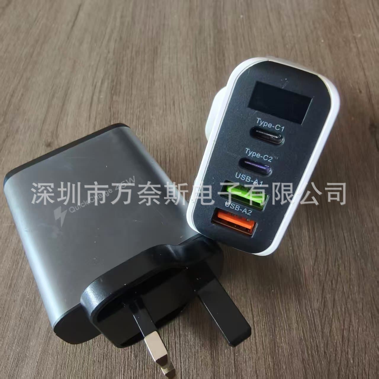 Digital display charger 2U2C mobile phone charging head multi-port British standard adapter 45W USBTYPE-C charger fast charging