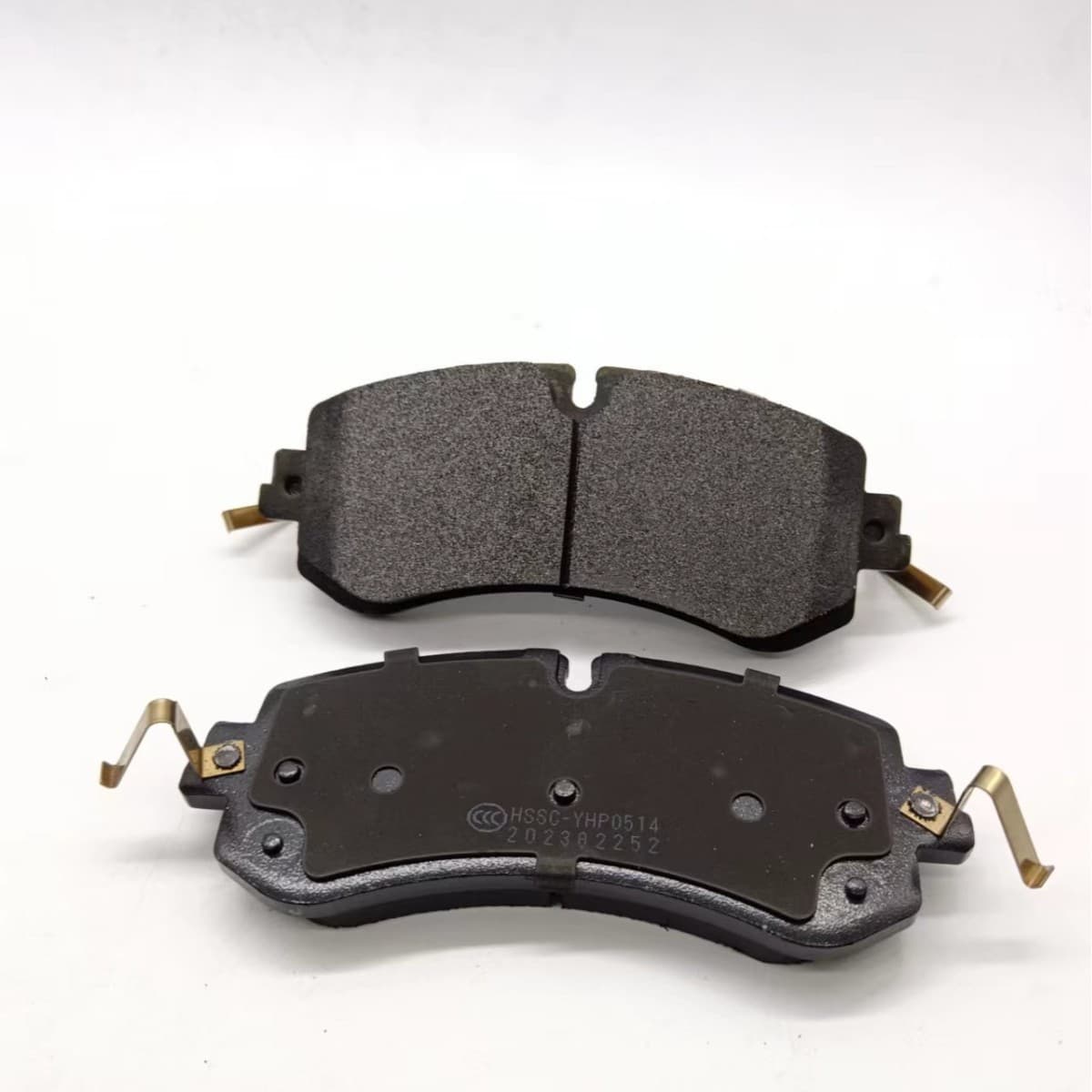 Wear-resistant, high-temperature semi-metallic ceramic brake pads for Hongqi H9 front, sourced directly from manufacturers.