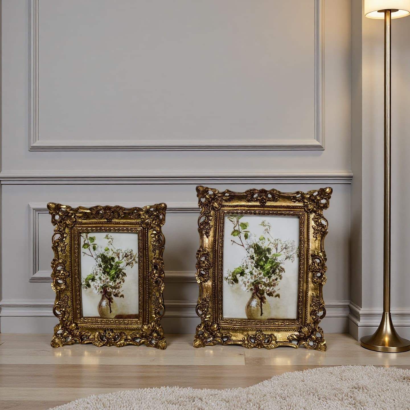Vintage carved gold frame, European court style, gilded decoration, suitable for living room and bedroom decorations with floral paintings.