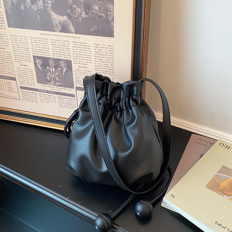 Commuter Shoulder Bag Refined Texture Drawstring Fortune Bag Women's Spring New Lychee Pattern Trendy Niche Crossbody Bag