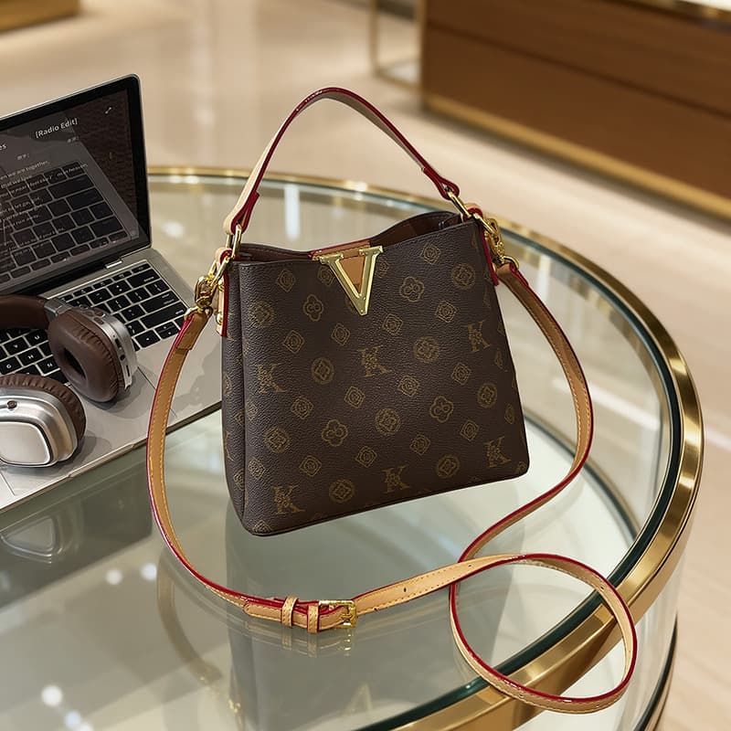 Vintage Crossbody Bag for Women, Versatile High-End Handbag, Fashionable One-Shoulder Bag, Classic Bucket Bag