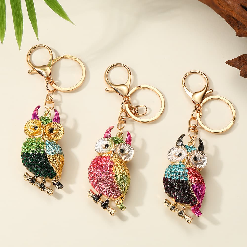 Creative Cute Rhinestone Owl Car Keychain Colorful Flying Bird Alloy Keychain Bag Pendant Small Gift