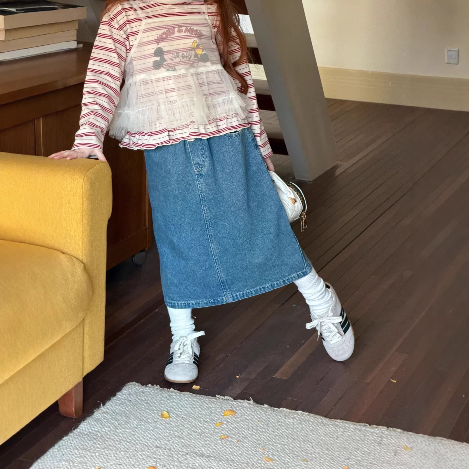 Children's stylish denim blue skirt, girls' fashionable and versatile mid-length slit denim skirt, baby spring skirt