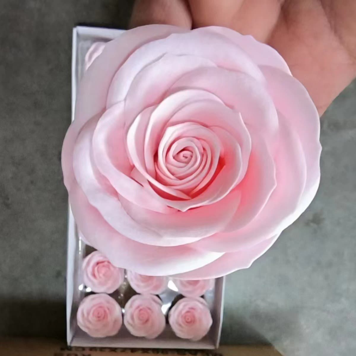 Creative Valentine's Day Gifts: Awakening Rose Scented Soap Flowers, Large Flower Head Bouquets, Gift Boxes, Packaging Materials - Wholesale Factory Direct Sales