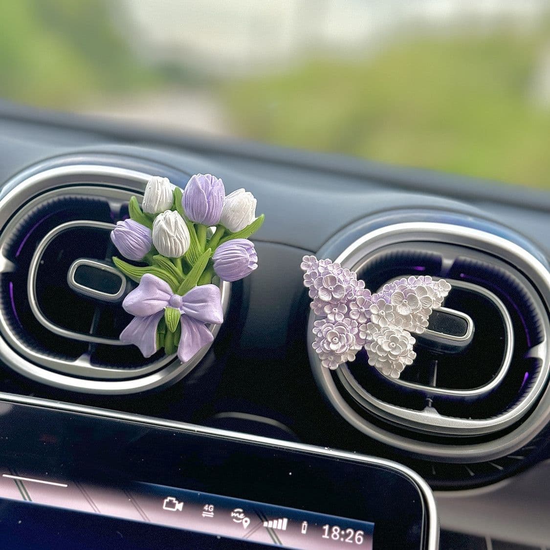 Niche Aromatherapy Stone Light Car Air Freshener, Car Vent Decoration Elegant Pendant with Butterfly Tulip Scented Flower