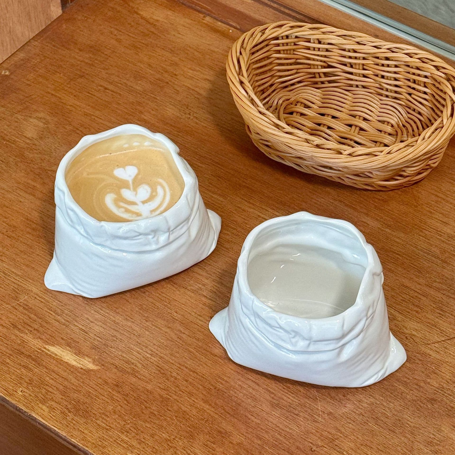 Vintage Style Drawstring Bag Shaped Coffee Cup, High-Aesthetic Hand-Pinched Cup for Home and Restaurant Use