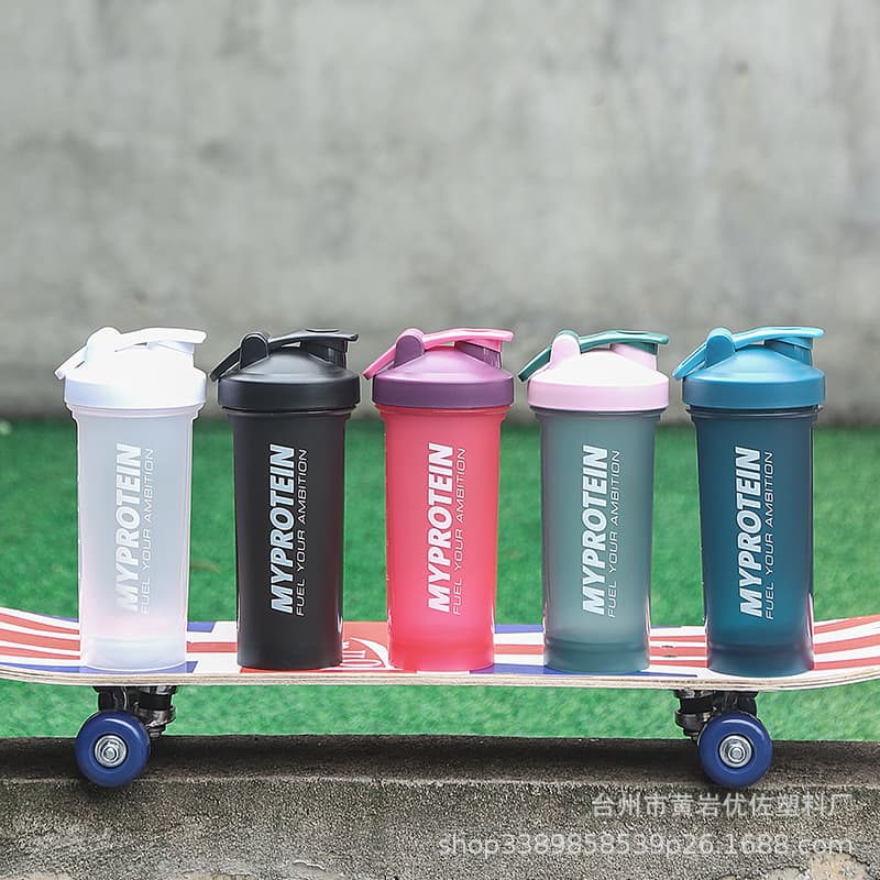 600ml shaker cup with handle, easy-to-clean PP cup with rounded bottom, suitable for protein powder shakers, gym use.