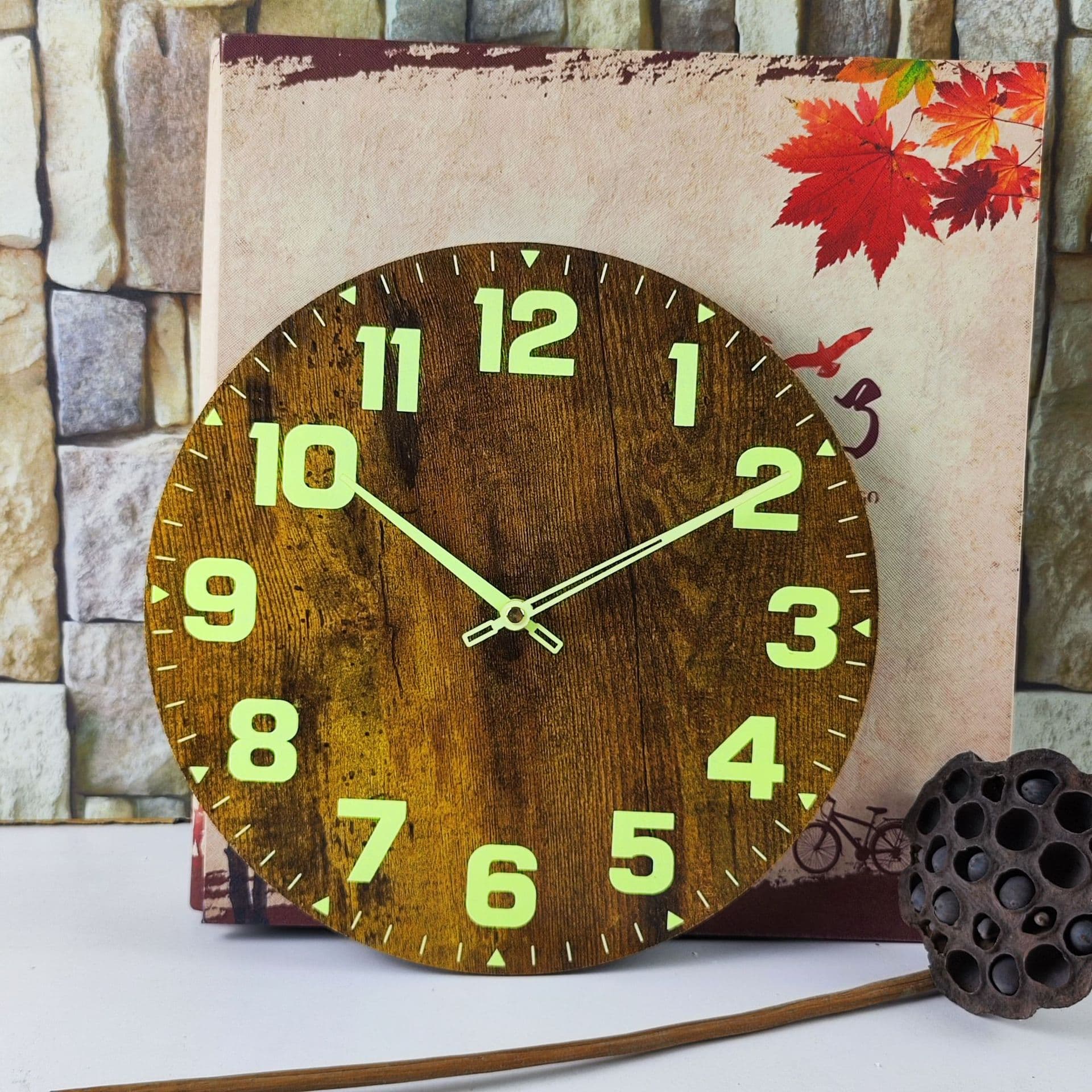 Glow-in-the-dark Minimalist Burned Wooden Pointer Wall Clock Round Creative Timepiece Mdf Material Home Decor