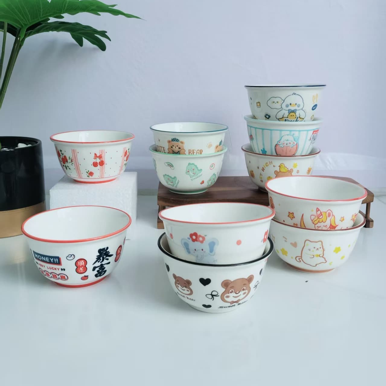 Internet-famous cute cartoon ceramic bowl, 4.7-inch wide rim, tableware rice bowl for couples, home dining.