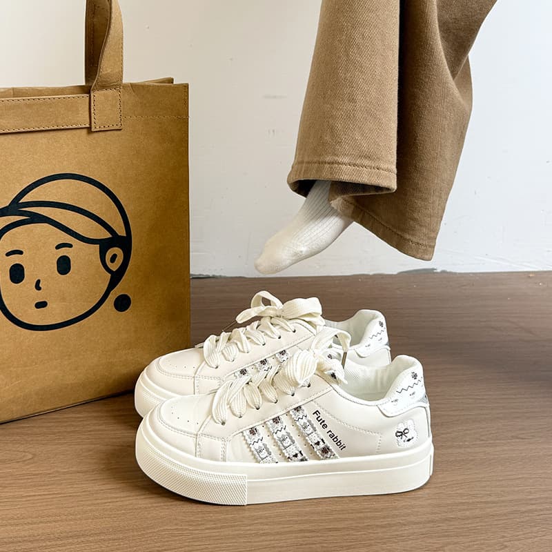 2026 Autumn New Chunky Sole White Sneakers for Women Versatile Casual Board Shoes Student Embroidered German Training Women's Shoes Wholesale