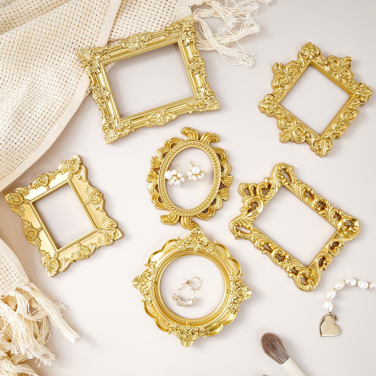 Palace style gilt carved mini photo frame golden retro European style embossed empty frame wedding photography set props