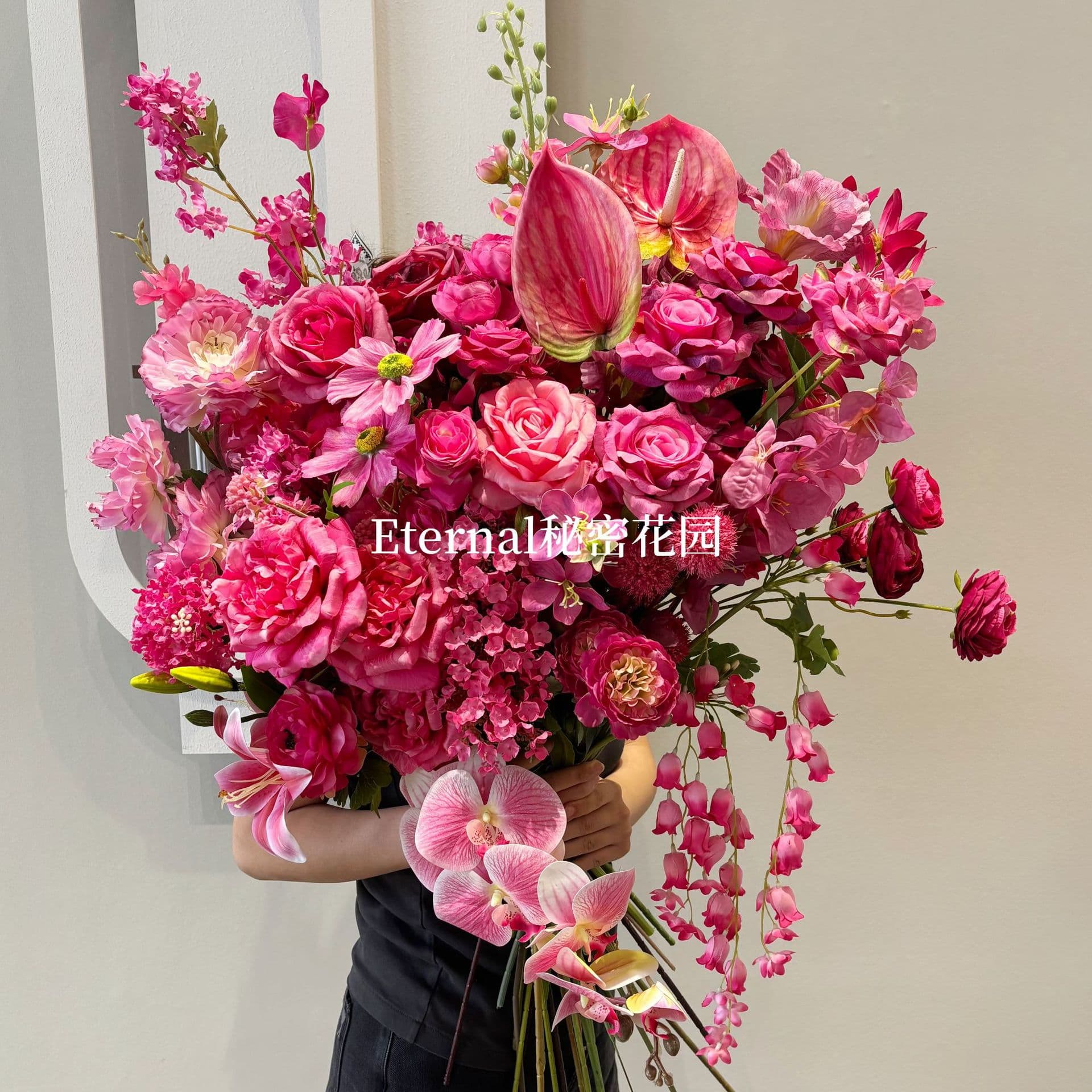 Rose-red simulated flower arrangement, popular color for wedding room decoration, wedding home, artificial silk flowers