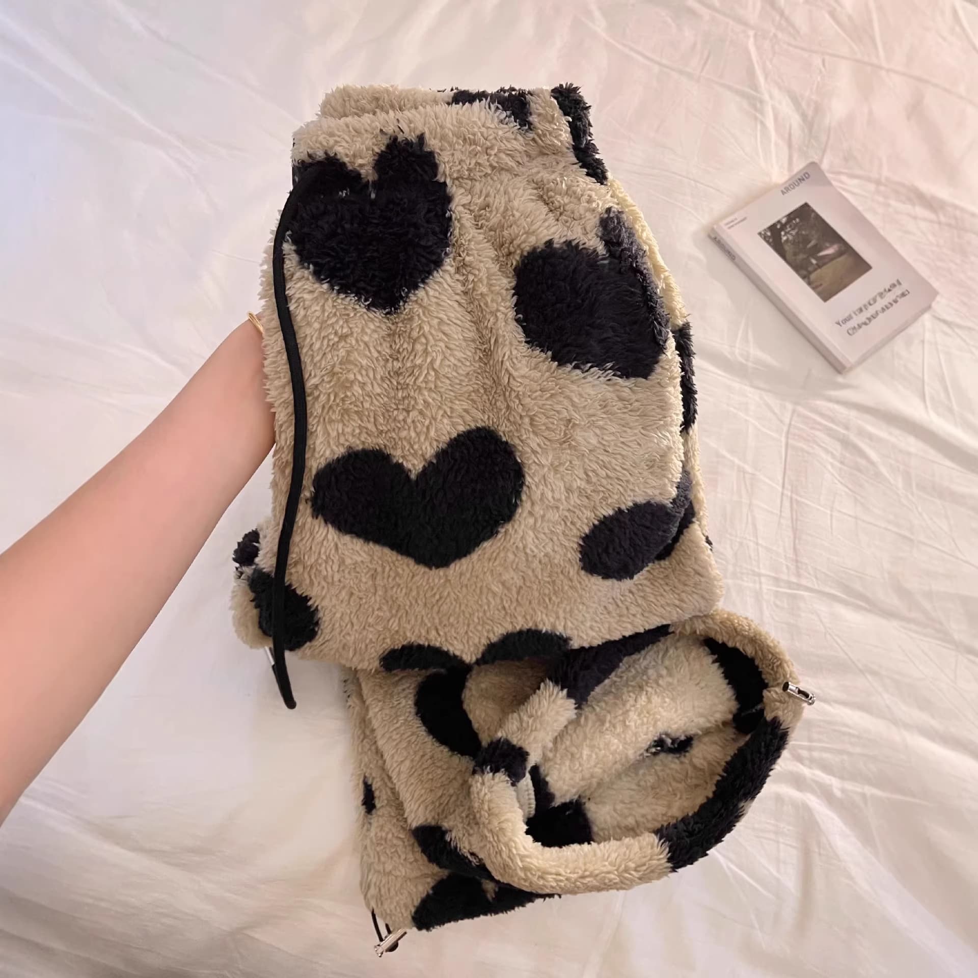American Retro High Street Style Heart-Print Coral Fleece Pajama Pants for Women, Winter Thickened Home Wear Long Pants That Can Be Worn Outside