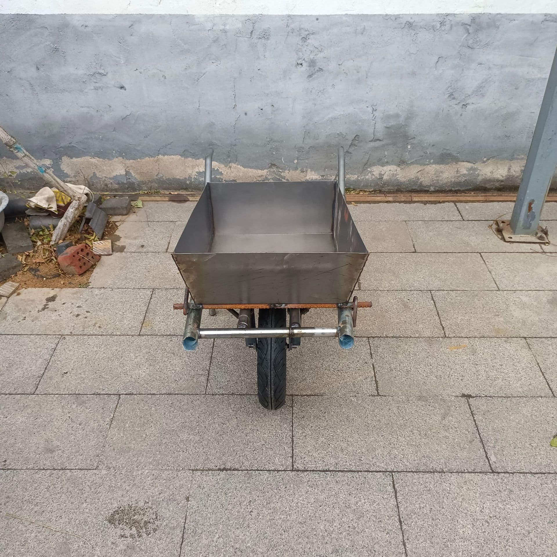 82 Construction Wheelbarrow, Single Wheel Handcart, One-Wheel Small Cart, Feed Cart