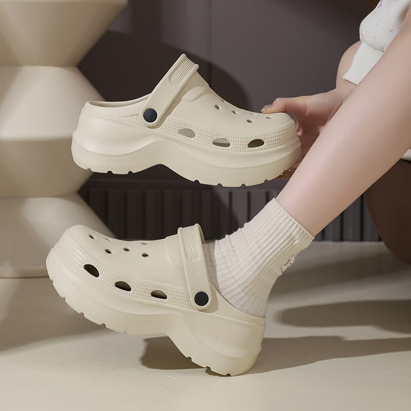 Women's Crocs Clogs, Summer New Thick Sole Anti-Slip Beach Sandals, Toe-Covered Slippers for Outdoor Wear