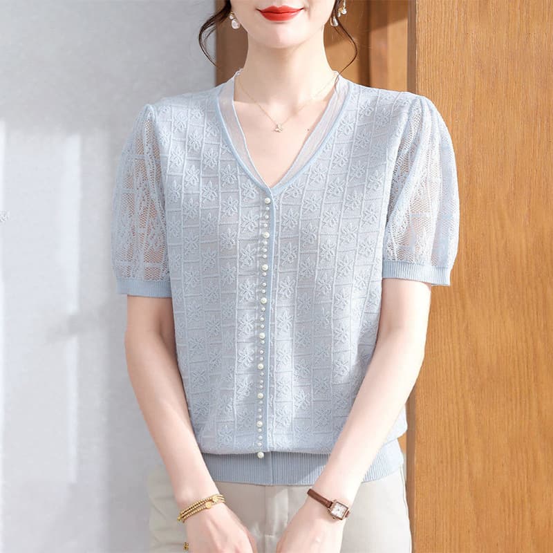 Mom's summer dress, age-reducing temperament, lace embroidered knitted top, short-sleeved T-shirt, middle-aged and elderly women's noble ice silk shirt